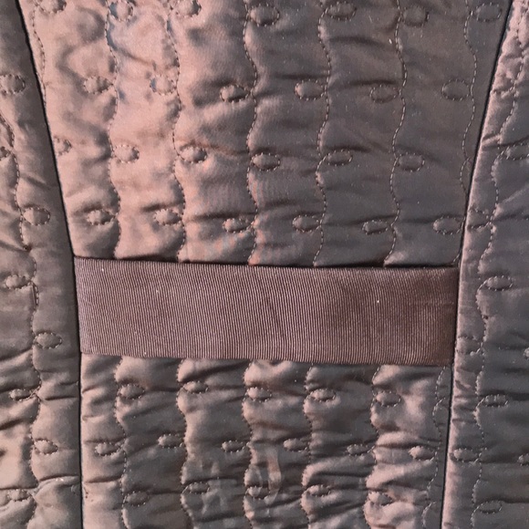 Iridescent quilted vest and coordinating sweater. - Picture 4 of 6